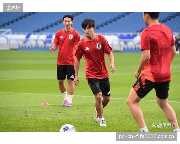 久保建英与三笘薰的边路连线，将是日本队撕开对手防线的核心战术。